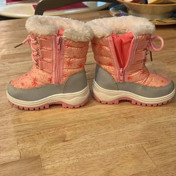 APAKOWA child size 7 snow boots - Picture 3 of 4